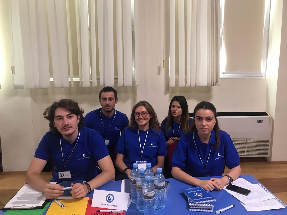 evropis-universitetis-studentebma-usaid-debatebshi-miighes-monacileoba