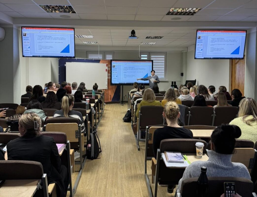 ლექტორი