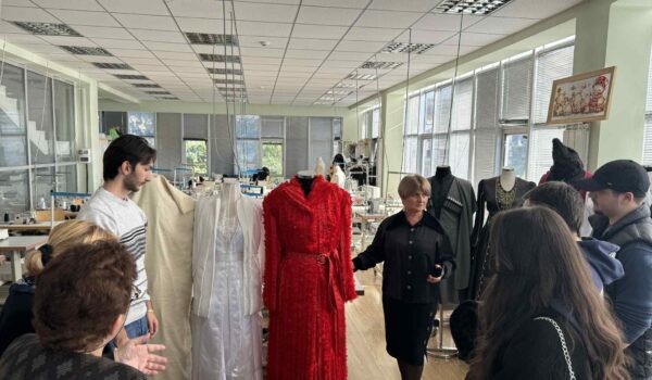 56b121d9-e3a1-40dd-a149-2440bcc79f83