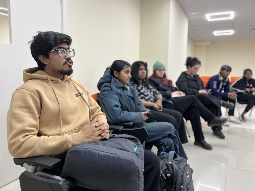 კლუბებს