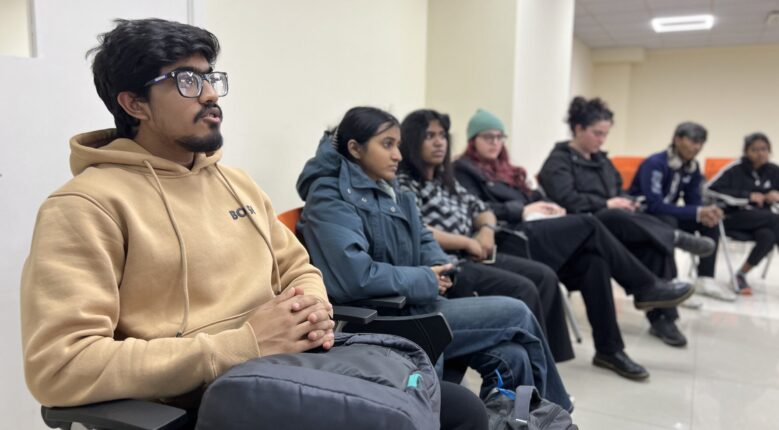 კლუბებს